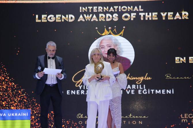 Gülmira İbrahimoğlu “Yılın En Başarılı Uluslararası Bio Enerji Uzmanı ve Eğitmeni” ödülünü aldı! 