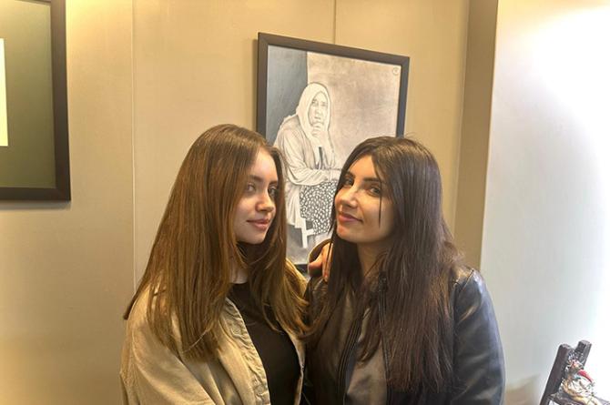 Sanatın Nesilden Nesile Aktarılan Yolculuğu: Anne-Kızdan ortak sergi “KÖKLER”