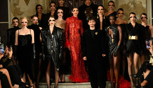 20 yaşındaki moda harikası Efe Batur’un ilk defile heyecanı