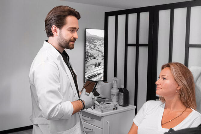 Pınar Altuğ Atacan’ın kaşlarına doğal dokunuş