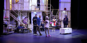 “Oyunun Oyunu” Prömiyerinde Perde Kahkahaya Açıldı!