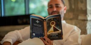 “MEHMET LEVENT ÜNAL: Bilimden Spiritüel Öğretmenliğe Uzanan Dönüşüm Hikâyesi”