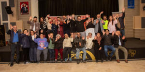 Kuşadası’nda “Yanlış Anladın Şekerim Malikane 698” Fırtınası: Okan Karacan Seyirciyi Kahkahaya Boğdu