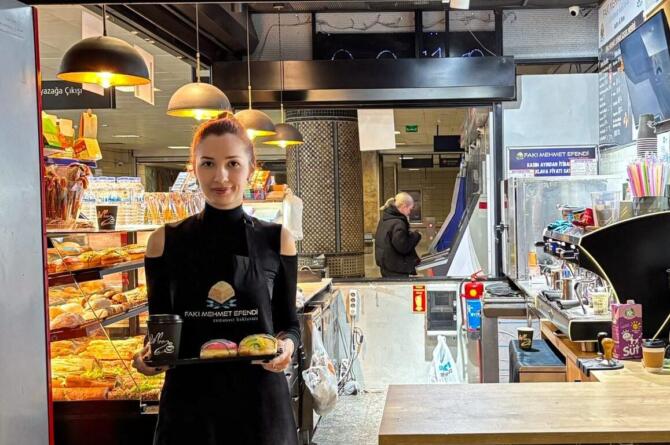 Mimari Projesini Çizdiği Şubede Tezgâhın Başına Geçti