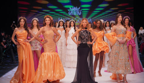 Özge Ulusoy ve Ceren Arslan’lı muhteşem defilede görsel şölen