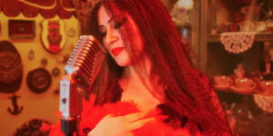 Çiğdem Turan’dan romantik esinti “Begonvil Çiçekleri”