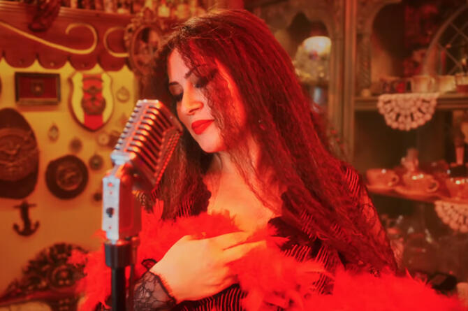 Çiğdem Turan’dan romantik esinti “Begonvil Çiçekleri”