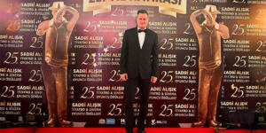 Ersin Umulu, 2026 tiyatro sezonuna ödüller ve dört dev yapımla damga vuruyor