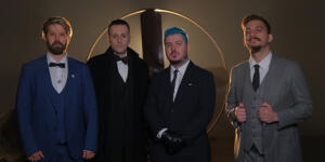 Türk Rock & Metal sahnesine iddialı bir giriş yapan Fake Majesty, ilk teklisi “Ease the Pain” ile dinleyicilerle buluştu.